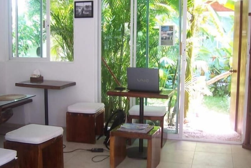 هتل Elements Of The Island