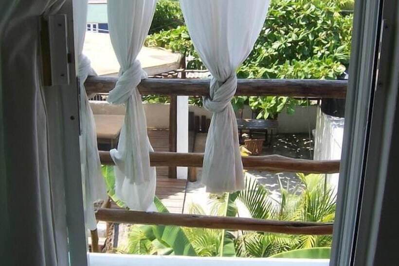 هتل Elements Of The Island