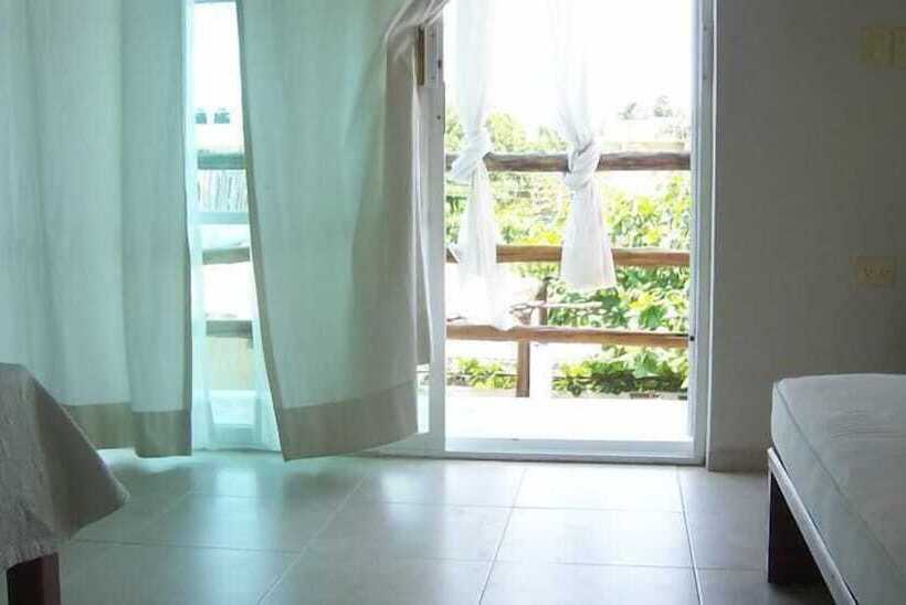 هتل Elements Of The Island