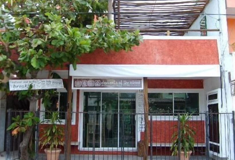 هتل Elements Of The Island