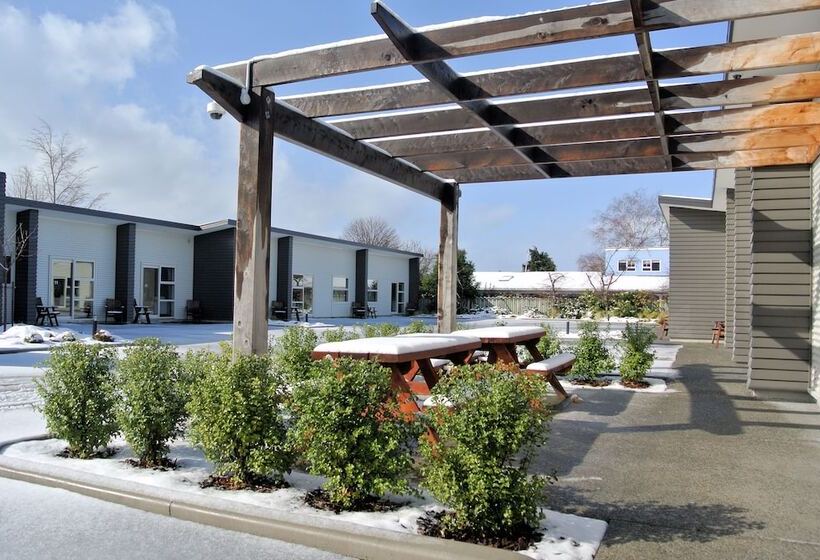 Oxford Village Motels