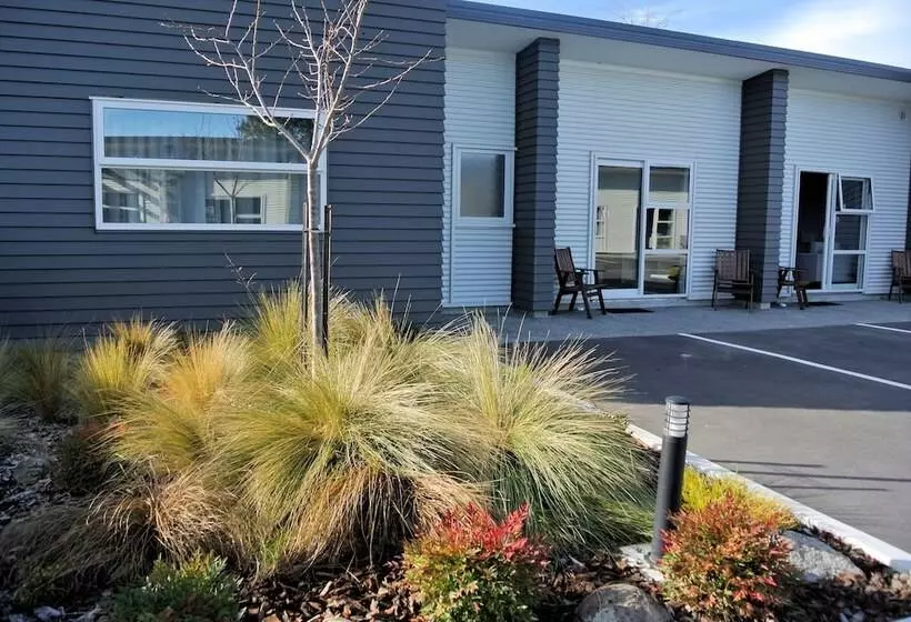 Oxford Village Motels