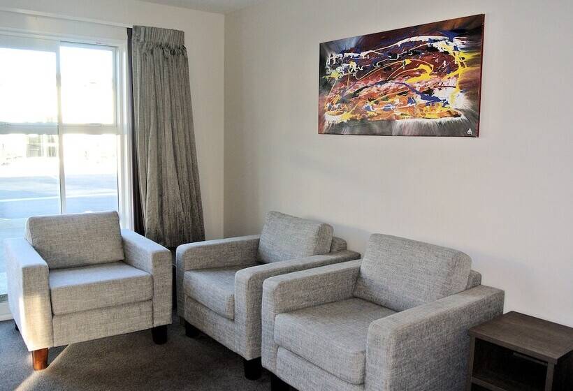 Oxford Village Motels