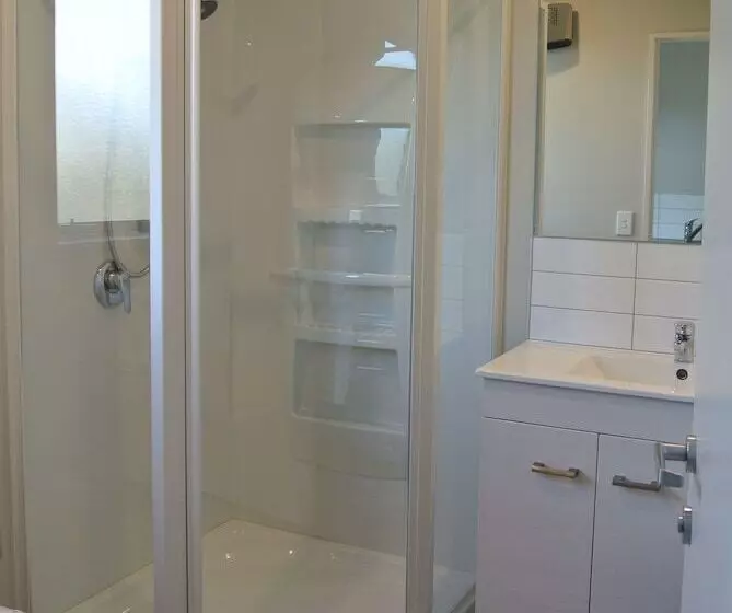 Oxford Village Motels