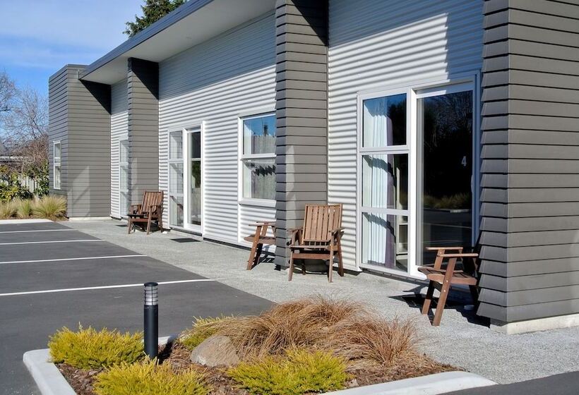 Oxford Village Motels