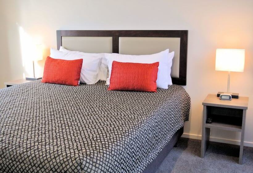 Oxford Village Motels