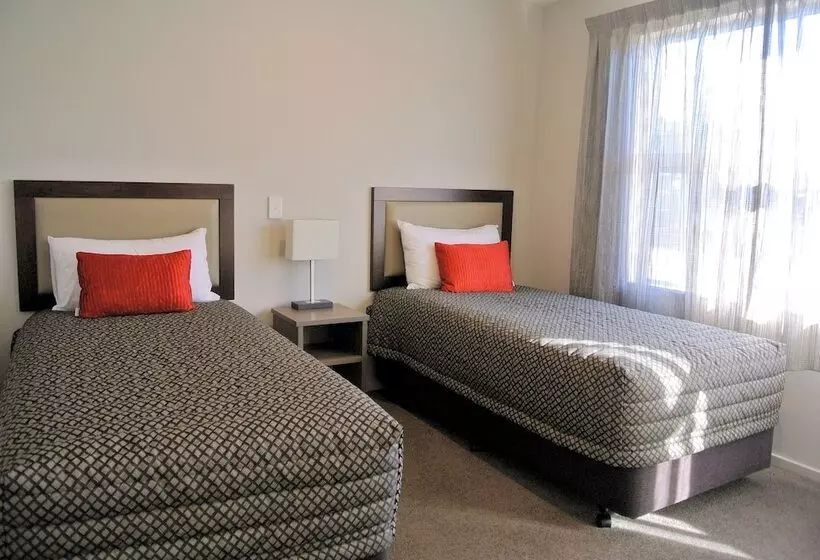 Oxford Village Motels