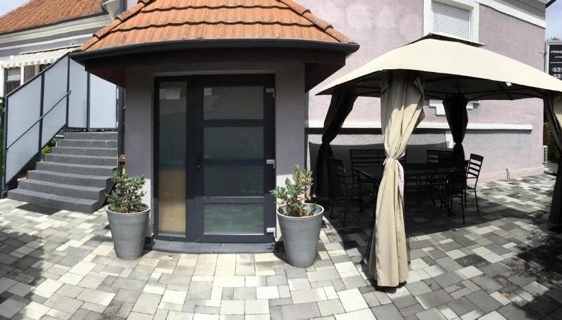 Pensão Varkerulet Apartman