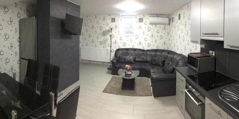 Pensão Varkerulet Apartman