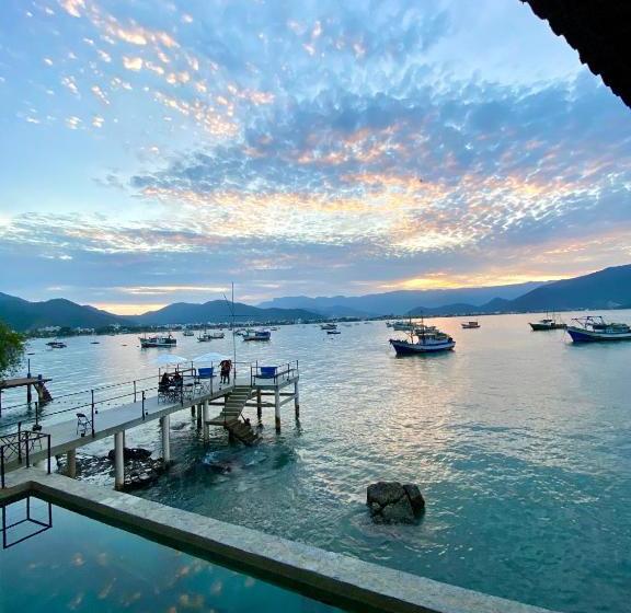 فندق 1819 Marine Lodge