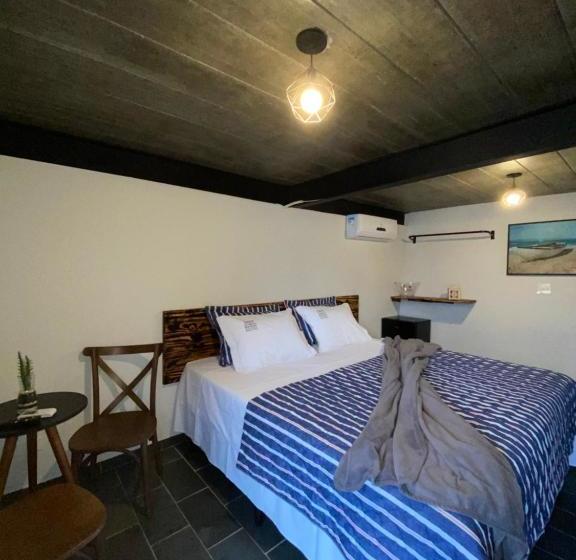 فندق 1819 Marine Lodge