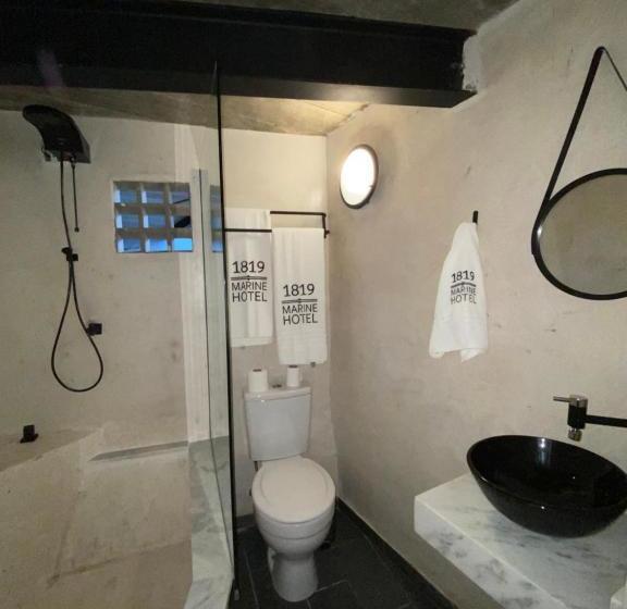 فندق 1819 Marine Lodge