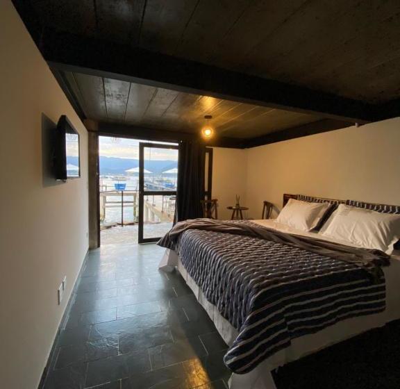 فندق 1819 Marine Lodge