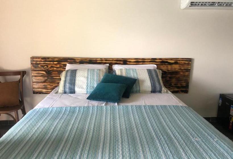 فندق 1819 Marine Lodge