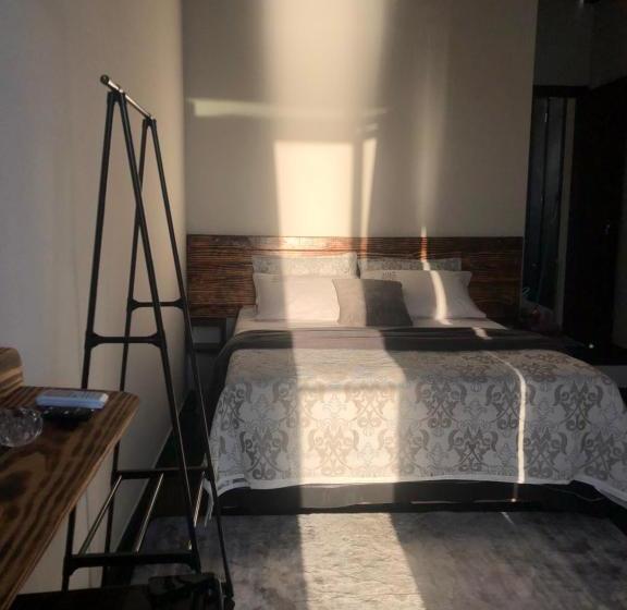 فندق 1819 Marine Lodge