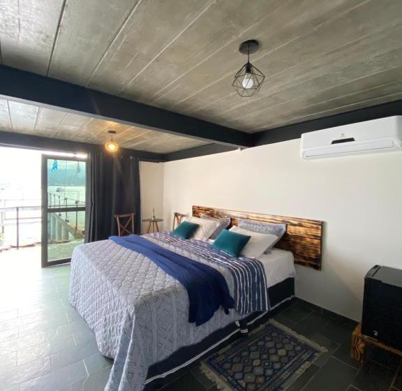 فندق 1819 Marine Lodge