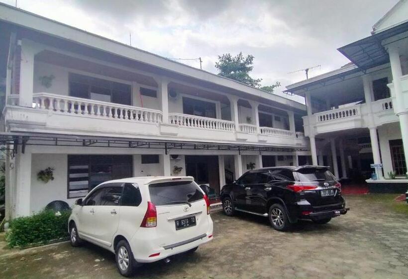 Hotel Garuda Syariah Near Alun Alun Banjarnegara