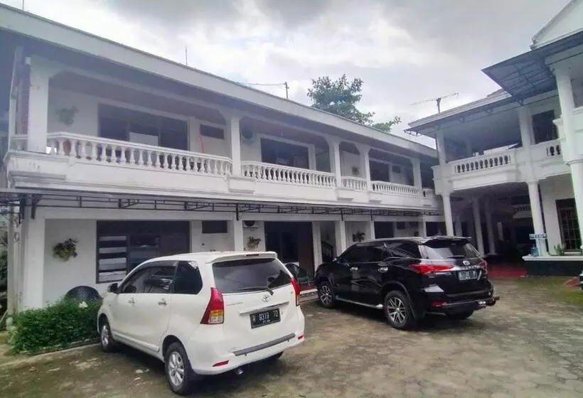 ホテル Garuda Syariah Near Alun Alun Banjarnegara