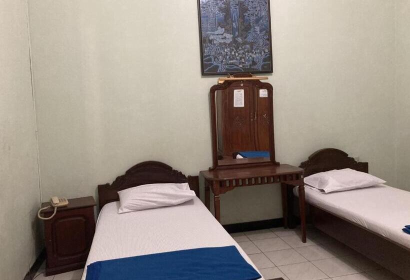 Hotel Garuda Syariah Near Alun Alun Banjarnegara