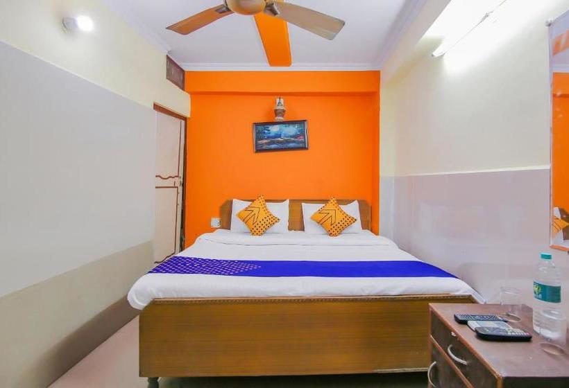 בית מלון כפרי Spot On 79602  Royal