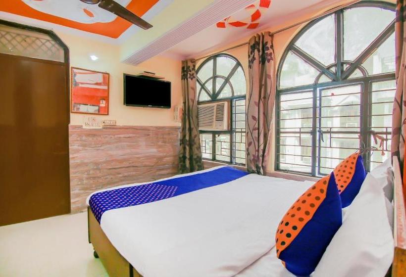 בית מלון כפרי Spot On 79602  Royal