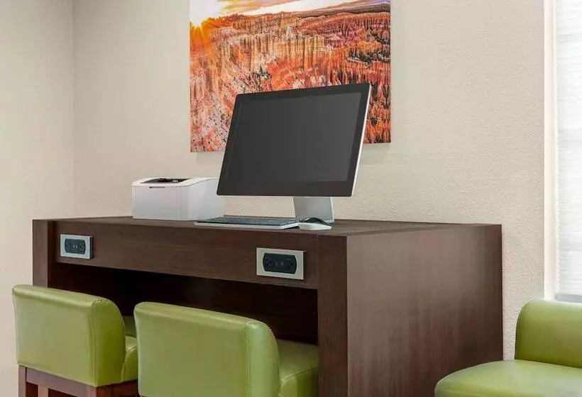 Hotelli Days Inn & Suites By Wyndham Greater Tomball