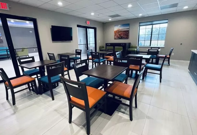 Hotelli Days Inn & Suites By Wyndham Greater Tomball