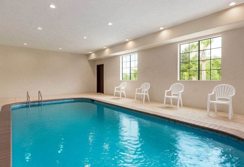 ホテル Days Inn & Suites By Wyndham Greater Tomball