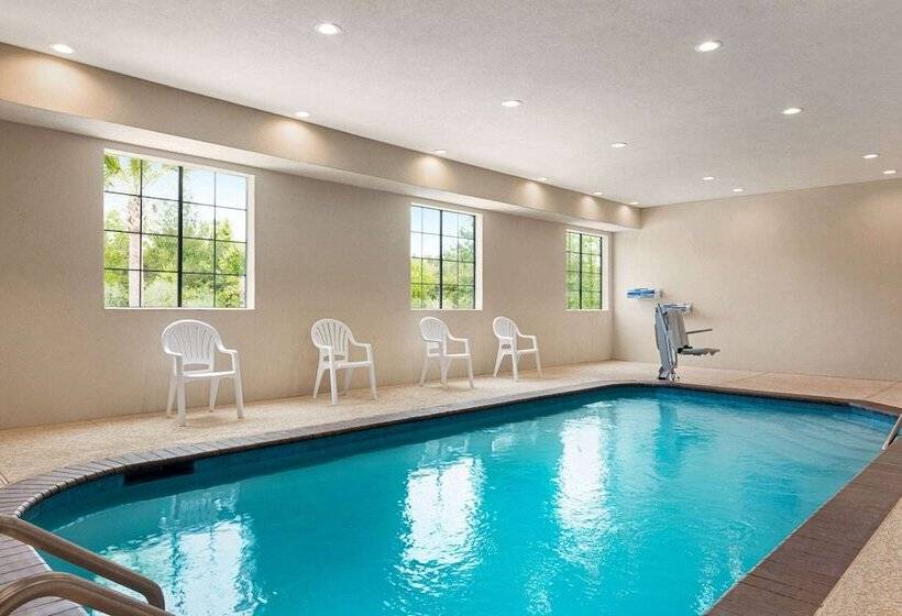 ホテル Days Inn & Suites By Wyndham Greater Tomball