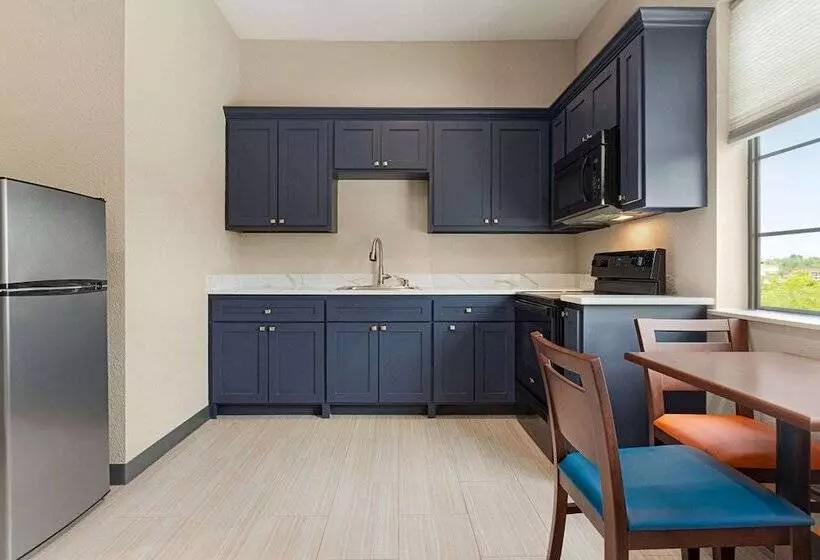 Hotelli Days Inn & Suites By Wyndham Greater Tomball