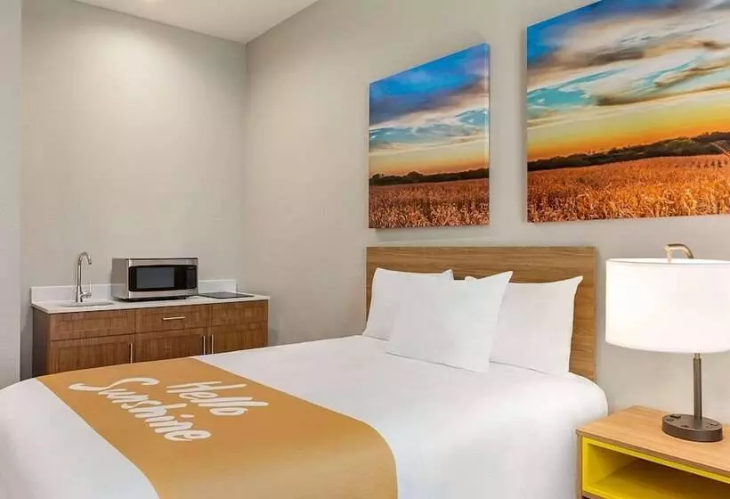 Hotelli Days Inn & Suites By Wyndham Greater Tomball