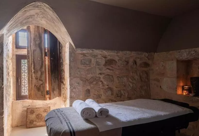 Hotelli Pietra D'acqua Resort & Spa By Geocharme