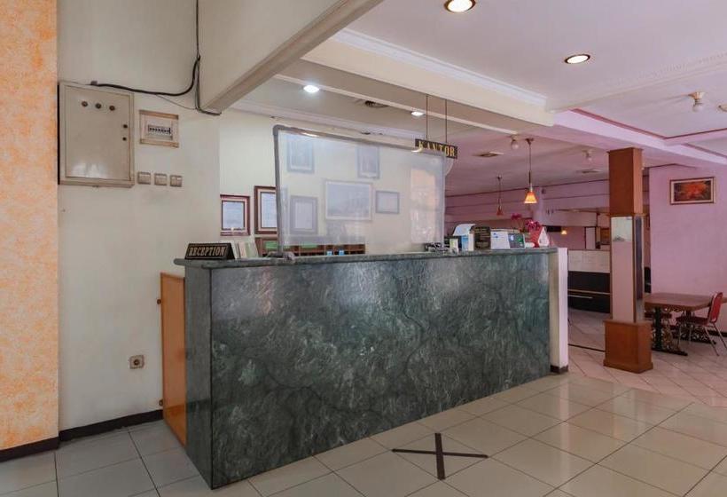 בית מלון כפרי Reddoorz Near Tegalega Bandung