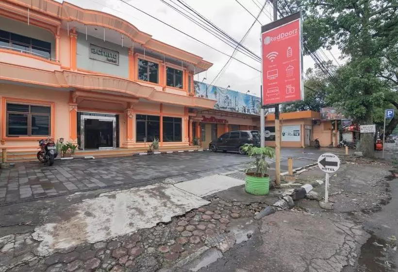 Hotelli Reddoorz Near Tegalega Bandung