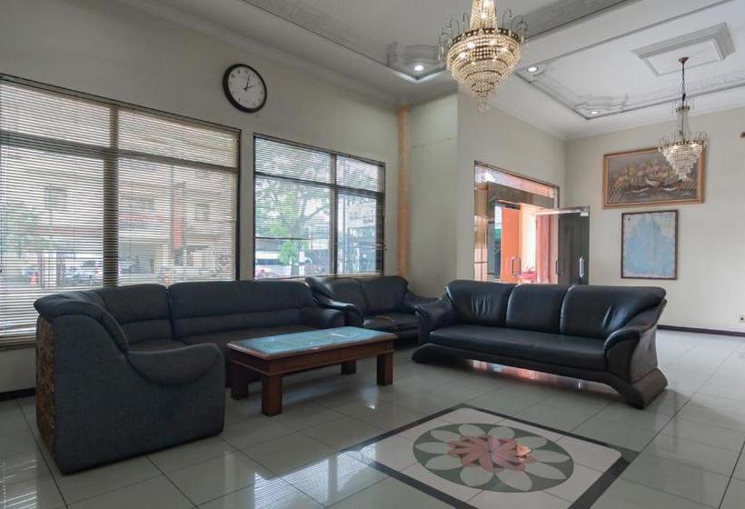 בית מלון כפרי Reddoorz Near Tegalega Bandung