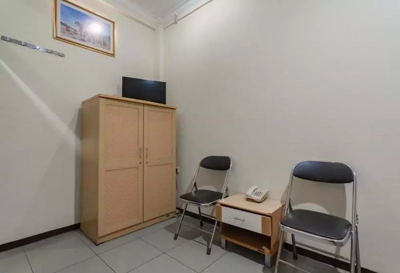 Hotelli Reddoorz Near Tegalega Bandung