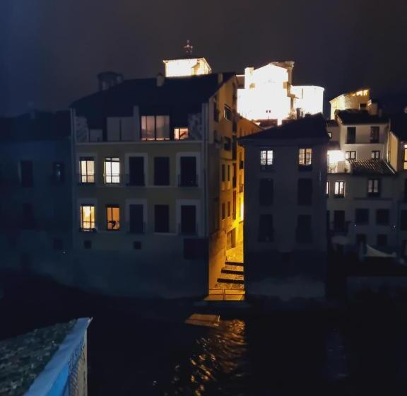 پانسیون Hostal La Rúa