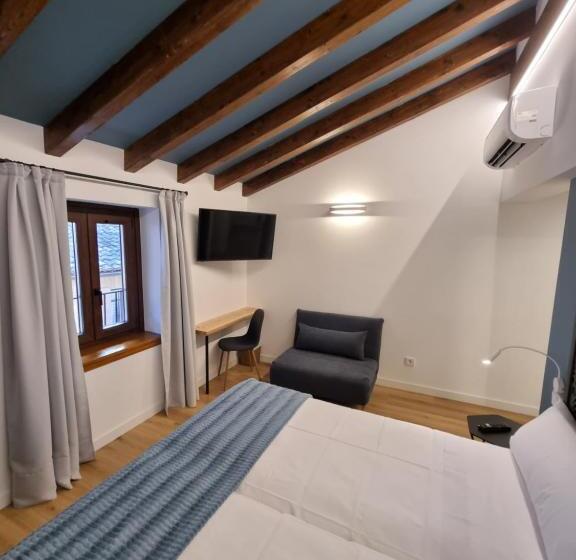 پانسیون Hostal La Rúa