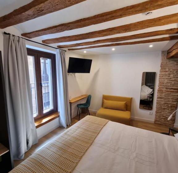 پانسیون Hostal La Rúa