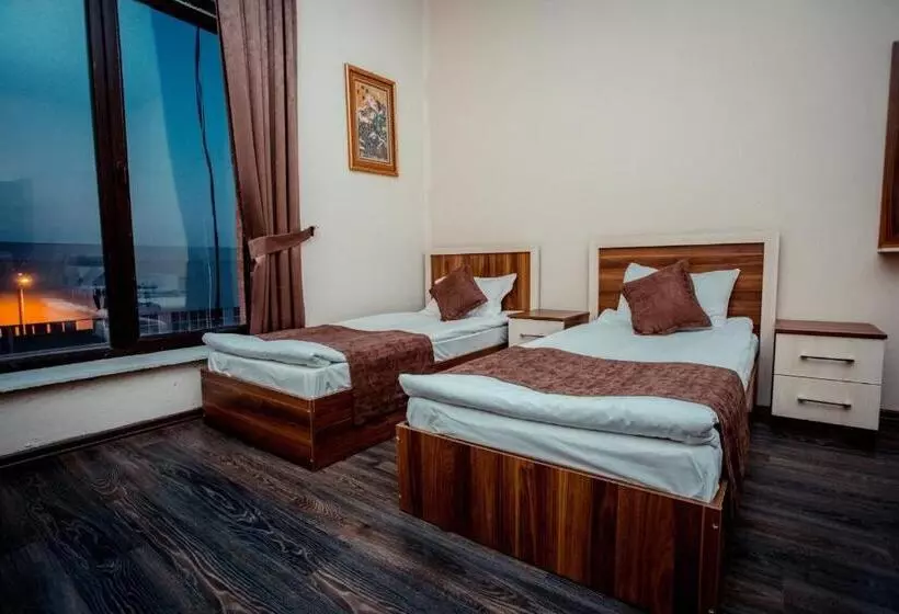 هتل Grand Qafqaz Hostel