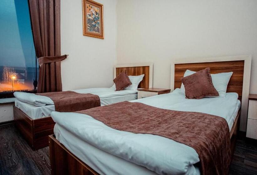 Hotel Grand Qafqaz Hostel