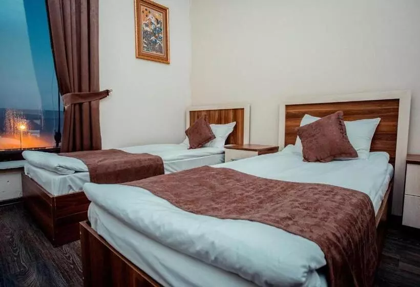 هتل Grand Qafqaz Hostel