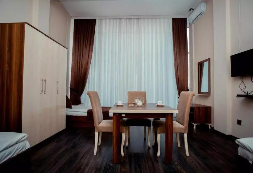 هتل Grand Qafqaz Hostel