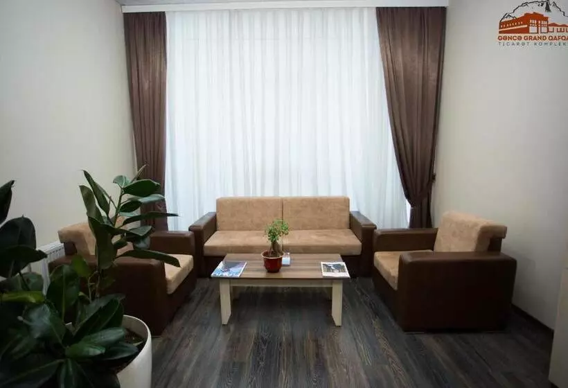 هتل Grand Qafqaz Hostel