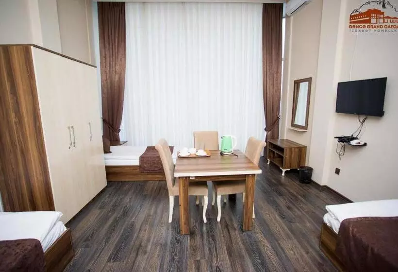 هتل Grand Qafqaz Hostel