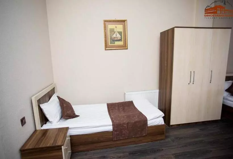 هتل Grand Qafqaz Hostel