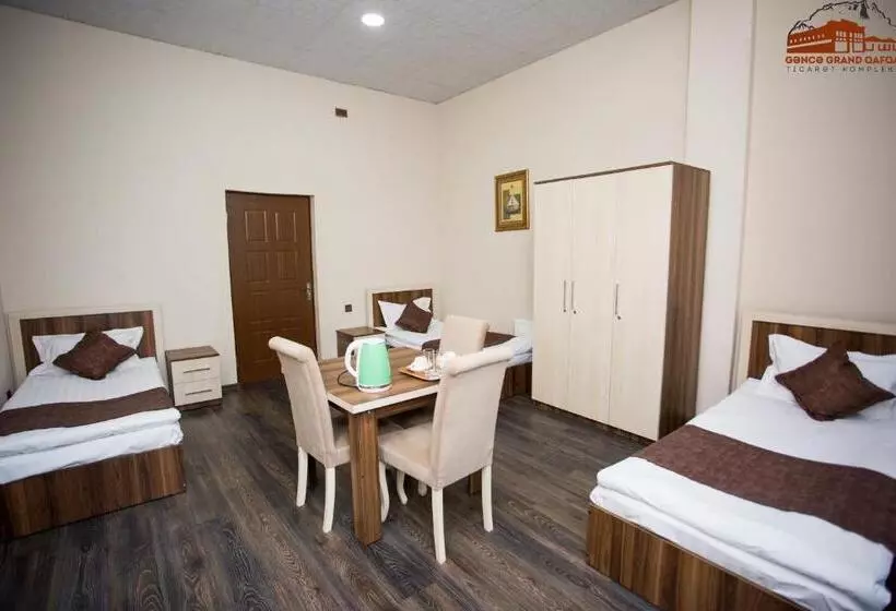 هتل Grand Qafqaz Hostel