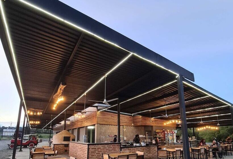 בית מלון כפרי La Aldea Del Oriente