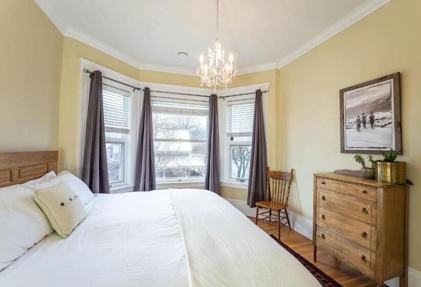 تختخواب و صبحانه The Copeland