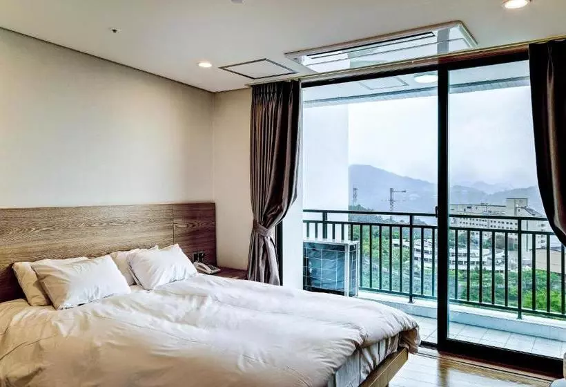 Hotelli Cheongpung Resort Hill House